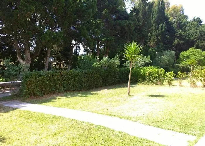 Borgo Primizia 4* أليميني