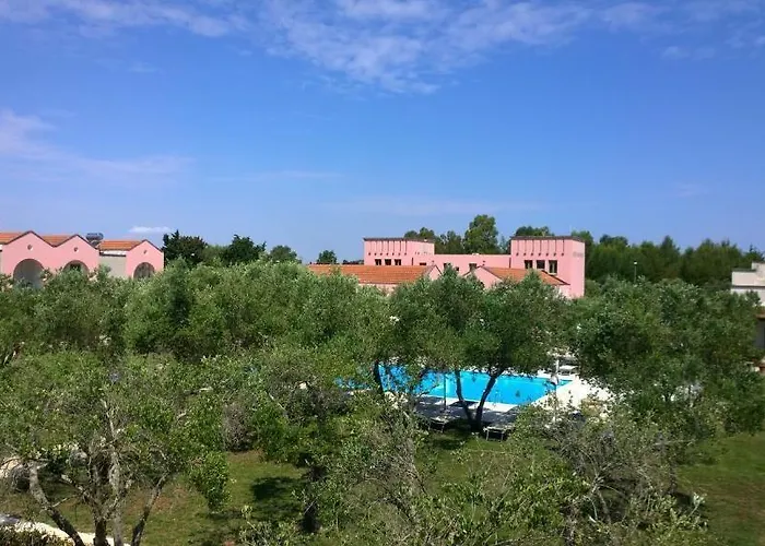 Borgo Primizia منتجع أليميني