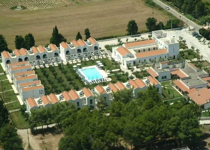 Borgo Primizia منتجع أليميني
