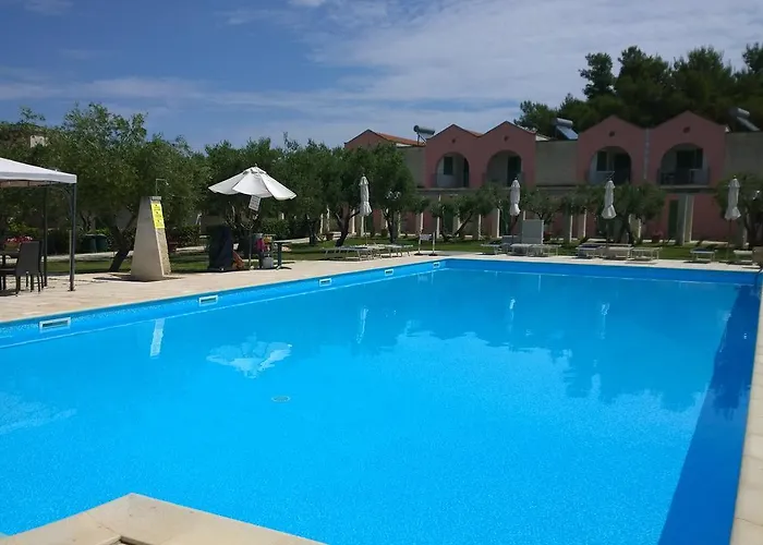 Borgo Primizia منتجع أليميني